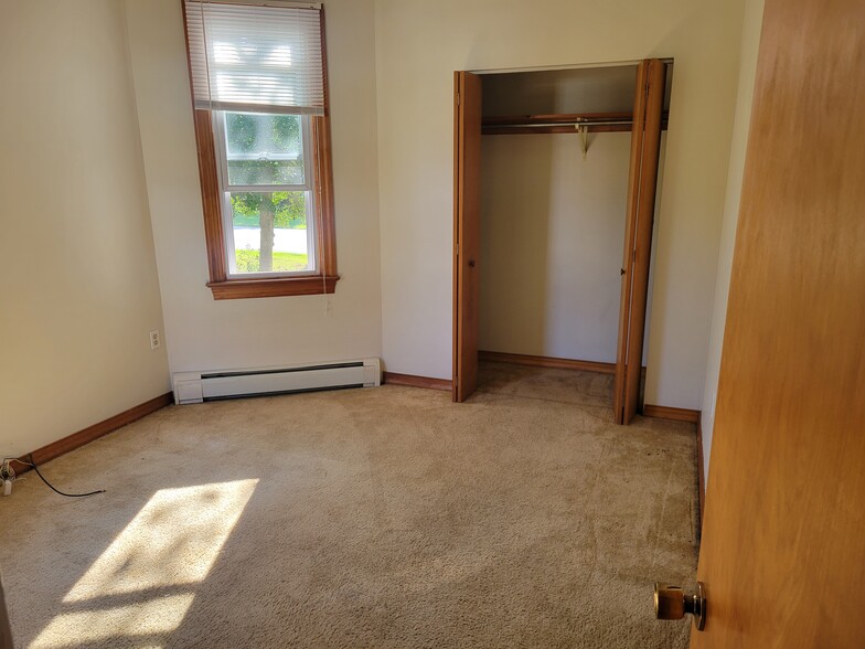 2nd bedroom - 750 W Orvilla Rd