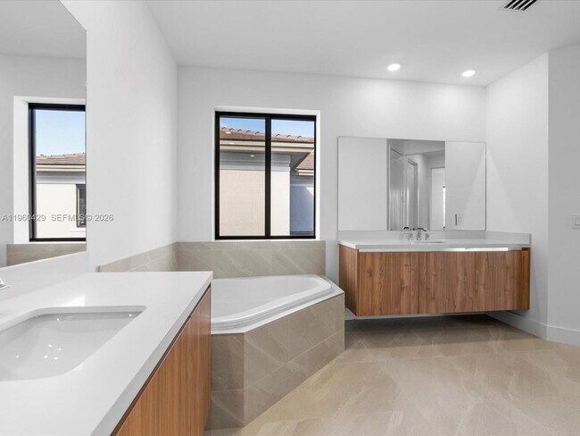 Building Photo - 19701 NE 16th Pl