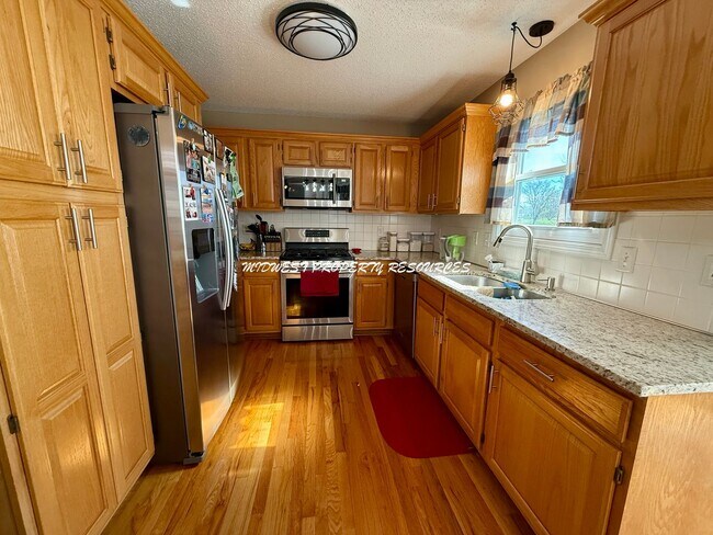 Building Photo - BEAUTIFUL TWO-STORY HOME w/POND VIEWS