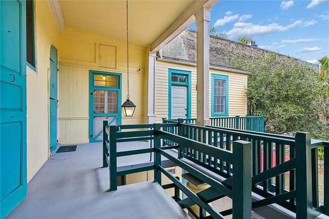 Building Photo - 629 Royal St