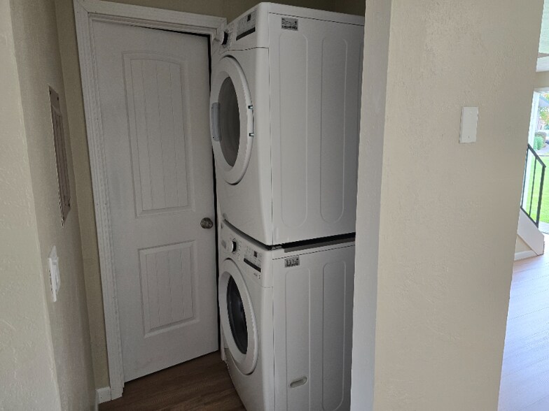 Building Photo - 2762 SE 7th Ave