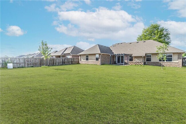 Building Photo - 4105 SW Slate Ln