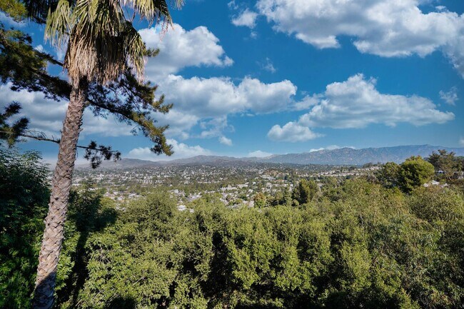 Building Photo - 2 Bedroom unit in Los Angeles