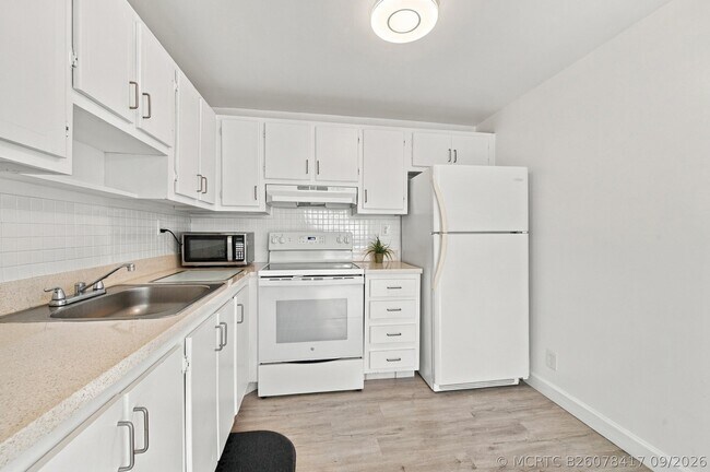Building Photo - 809 Flanders Q