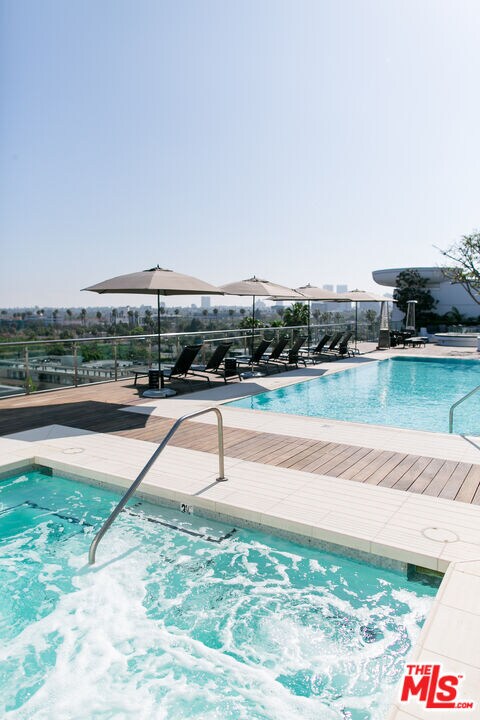 Building Photo - 8500 Burton Wy