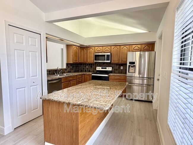 Building Photo - 553 Walnut Grove Pl