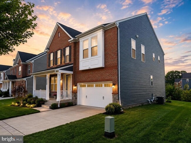 Building Photo - 3332 Burton Dr