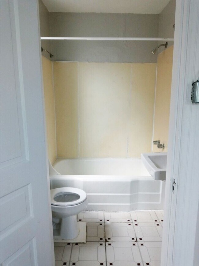 Building Photo - 501 Lowell Ave