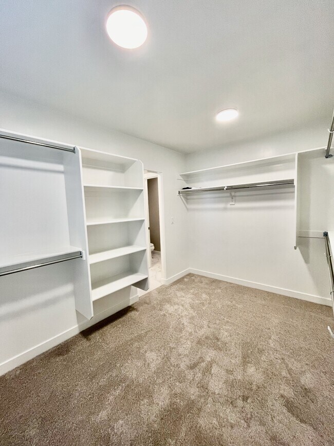 Building Photo - 5072 Elmfield Wy