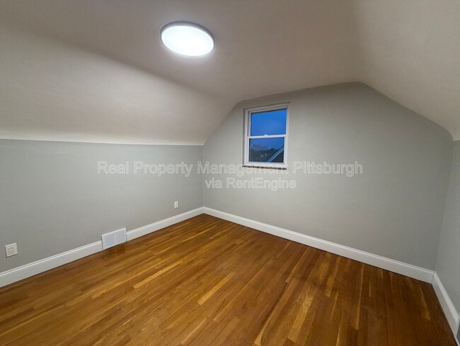 Building Photo - 1053 Edward Dr