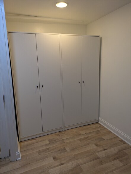front bedroom - 3139 W Leland Ave