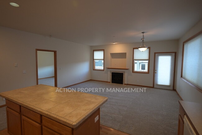 Building Photo - 2 bed 2 bath, in Sequim