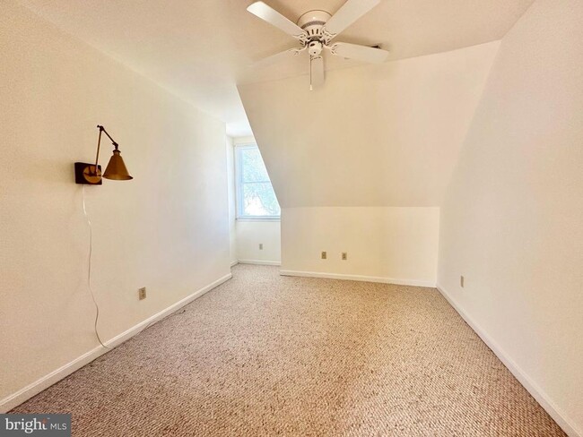 Building Photo - 8337 Colony Cir