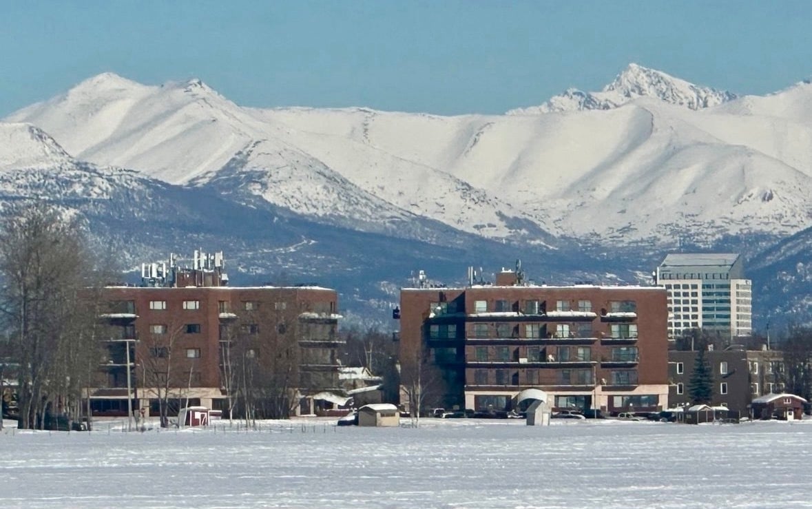 Building Photo - 3105 Lakeshore Dr