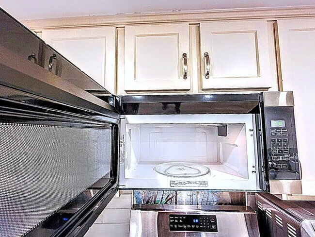 Building Photo - 28506 Barbosa