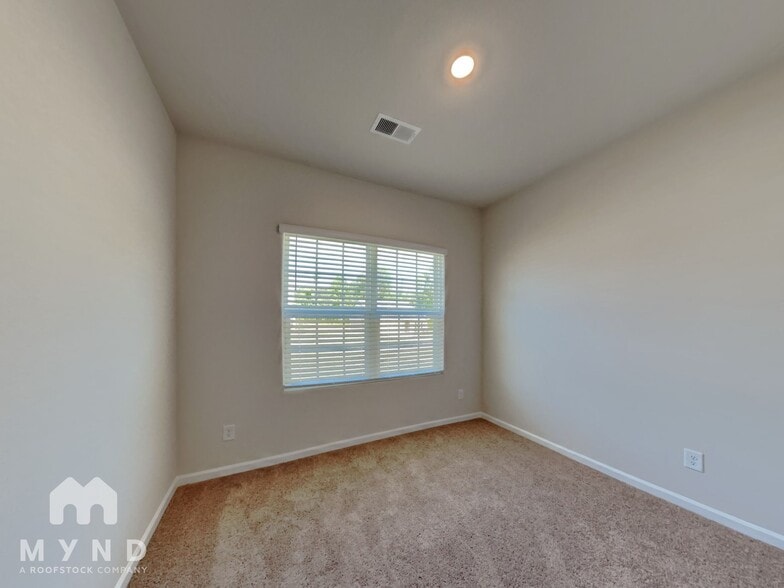 Building Photo - 350 Taverners Ln