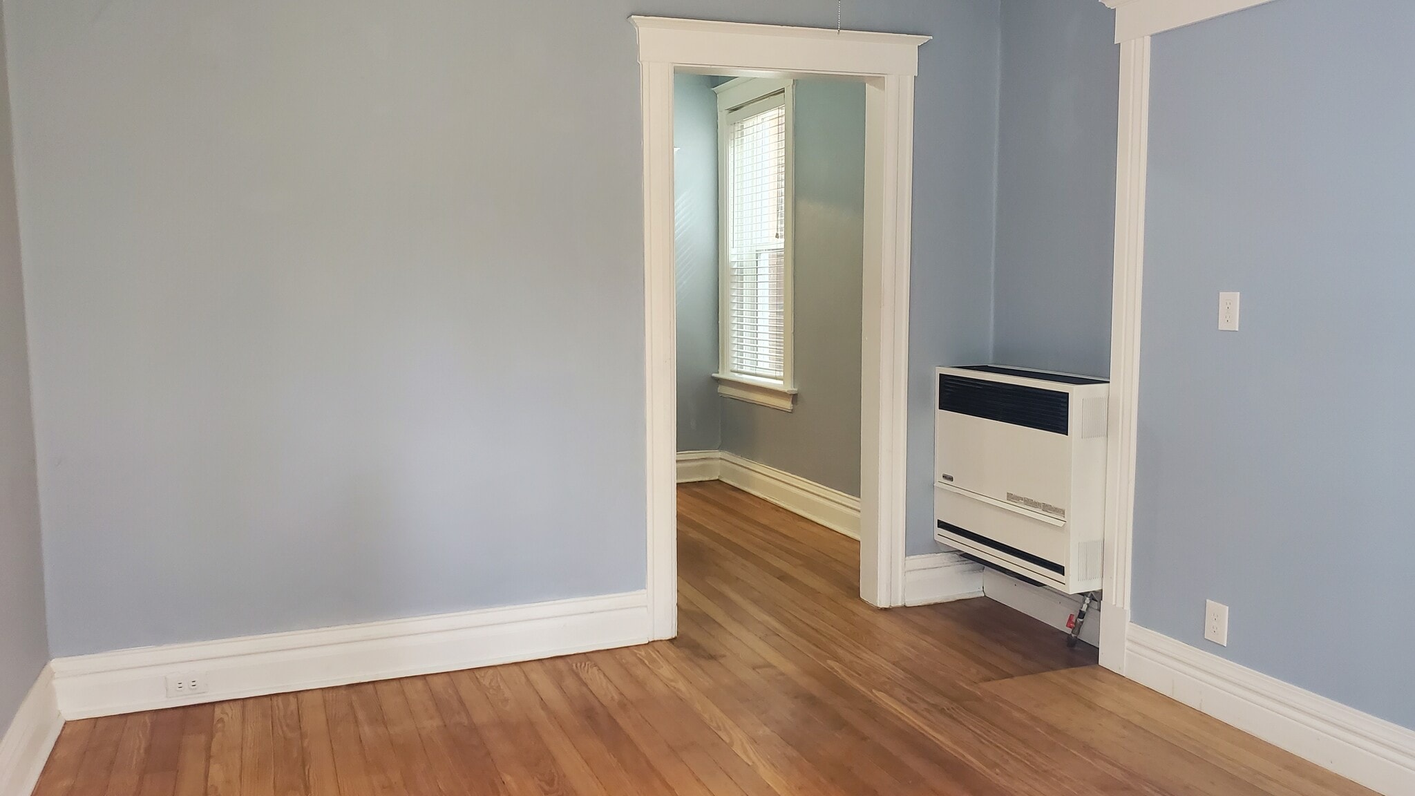 Warm gas heat - 210 S Logan St