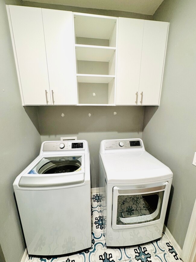 Building Photo - 519 Bottlebrush Loop