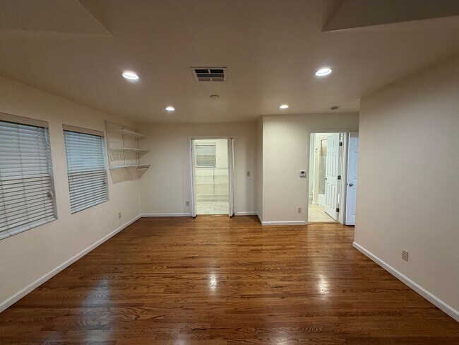 Building Photo - 1630Lynd