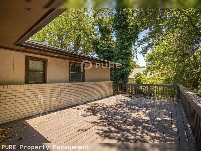 Building Photo - 2895 Lakemont Pl SW
