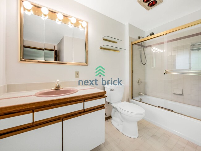 Building Photo - 4 Bed 2.5 Bath Single-Family House at the ...