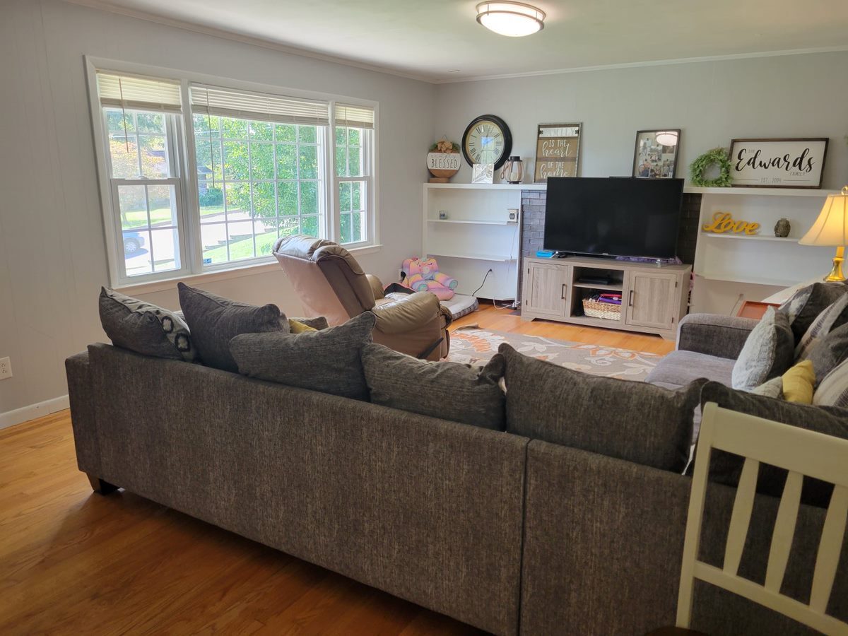Living room - 508 Longview Dr