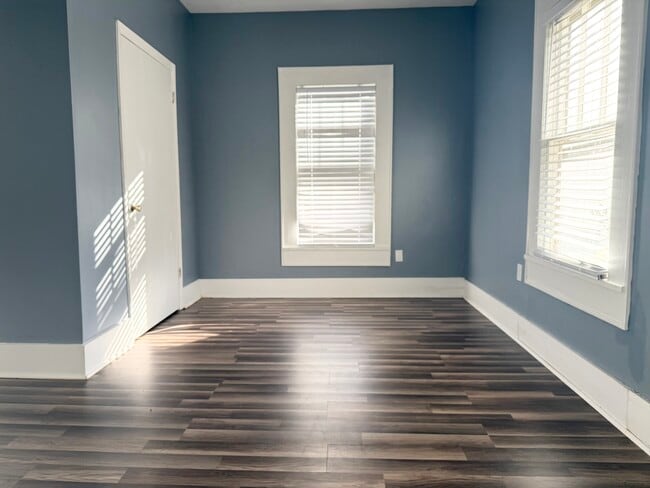 Building Photo - 119 S Mcsweyn Pl