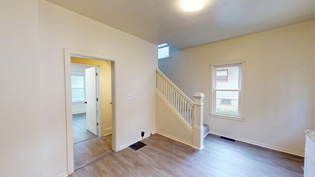 Building Photo - 210 Perry St