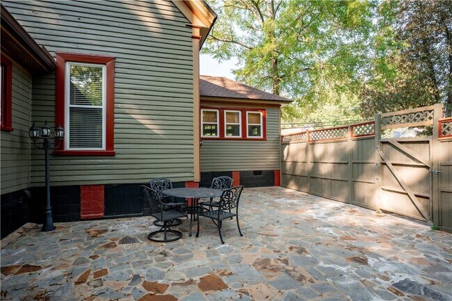 Building Photo - 152 Rivertown Rd