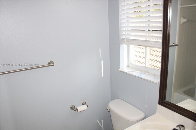 Building Photo - 947 Nandina Dr