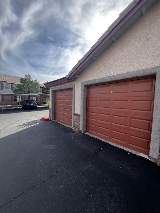 Building Photo - 3 Bedroom Condo - Gated - Summerlin - Detached Garage- New Carpet