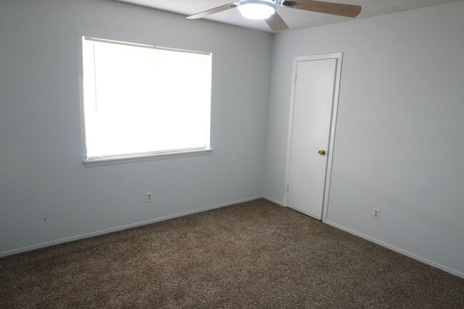 Building Photo - Beautiful Remodeled Duplex with 3 bed-1.5 bath in 79912