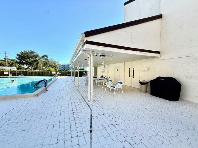 Building Photo - 3162 Via Poinciana