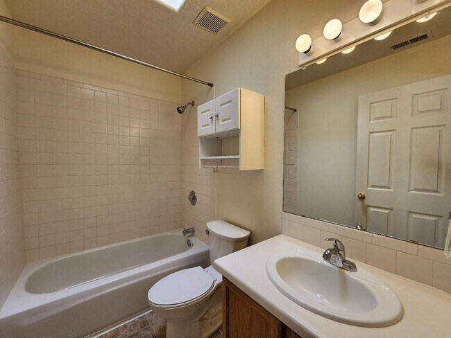 Building Photo - 3353 Vista Del Prado Ct