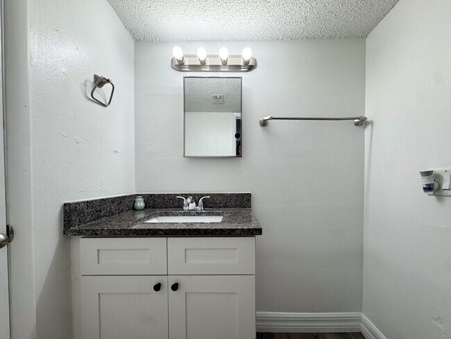 Building Photo - Updated one bedroom in Villa Del Sol Community