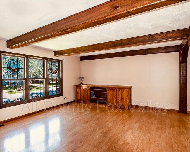 Building Photo - 633 W Briarcliff Rd