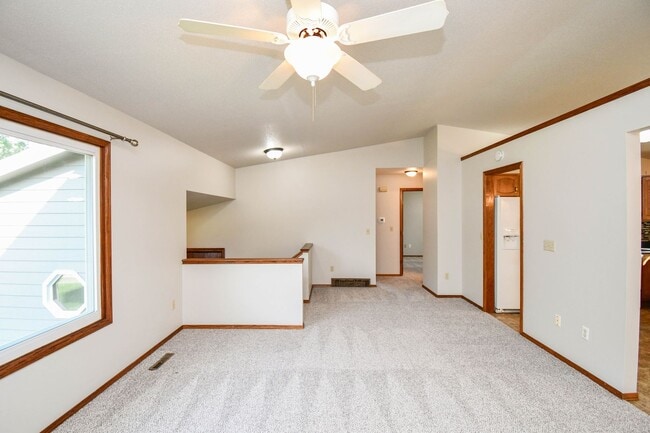 Building Photo - 705 N Montgomery Ct