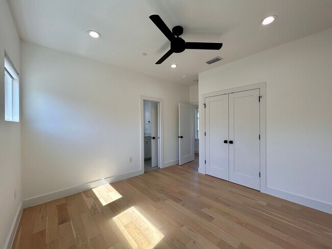 Building Photo - 4010 Clawson Rd