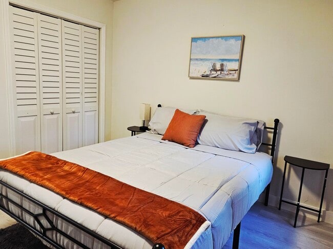 Building Photo - 719 Briggs St