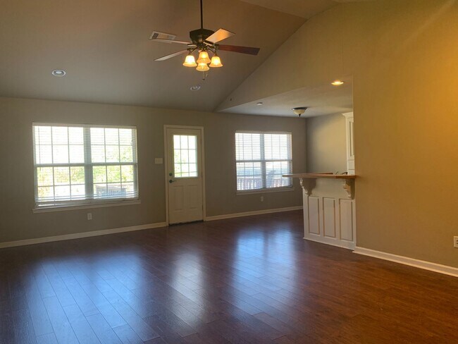 Building Photo - 241 Lariat Dr