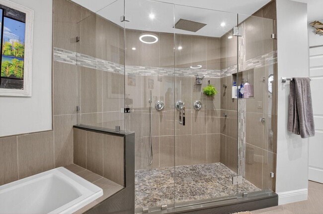 Building Photo - 6701 Hillside Ln