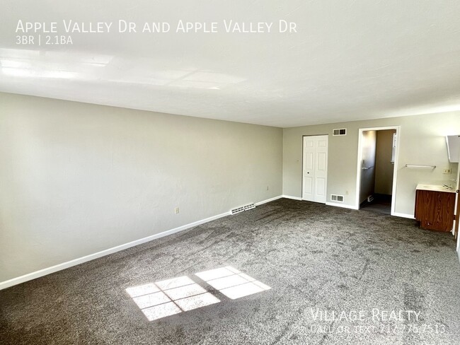 Building Photo - Extremely spacious 3-bed townhome in Dalla...