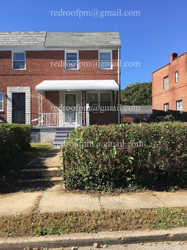 Building Photo - 1216 N Augusta Ave