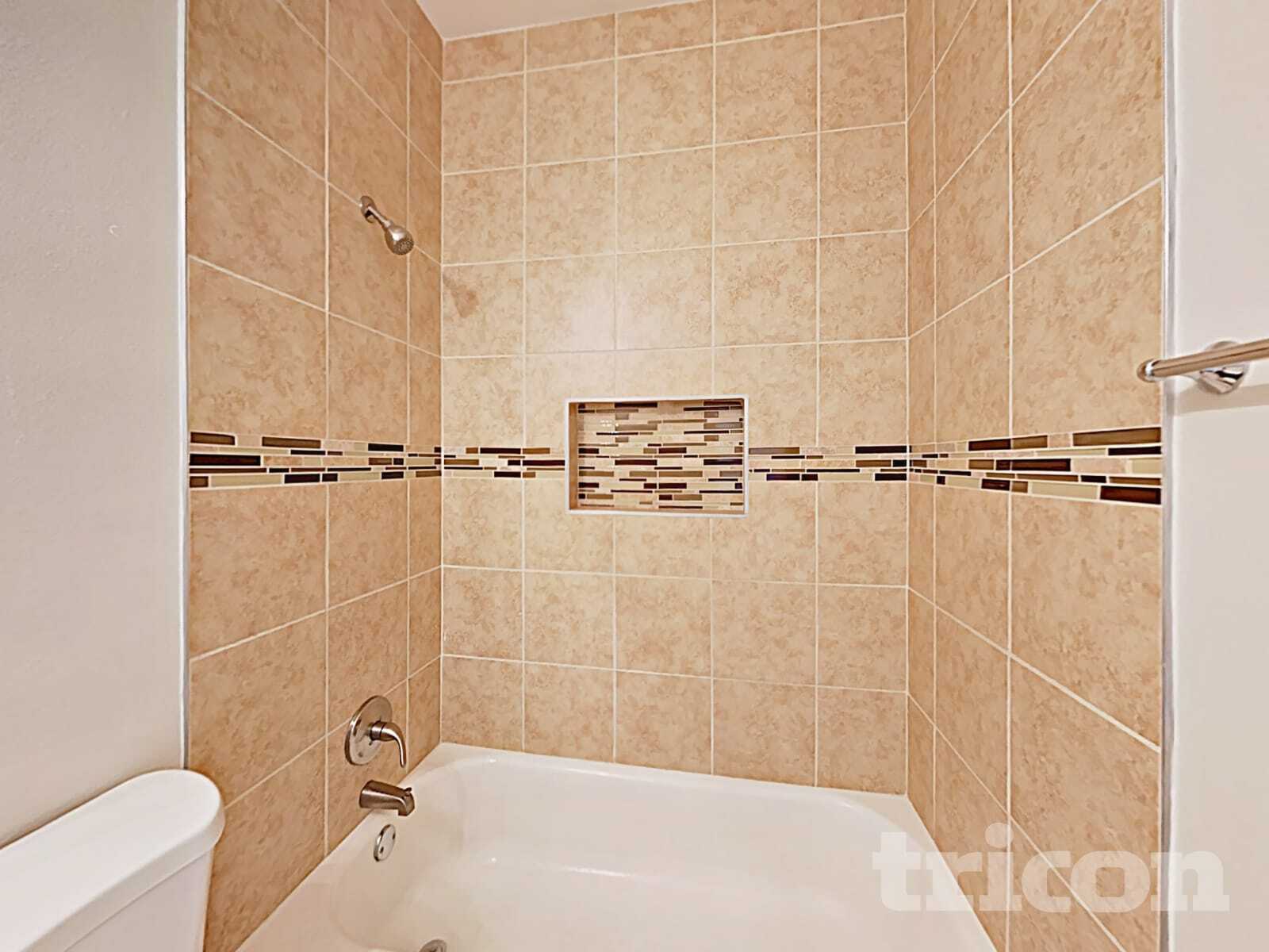 Building Photo - 1002 Woodcrest Dr