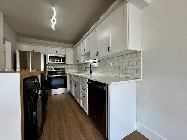 Building Photo - 5900 SW 127th Ave