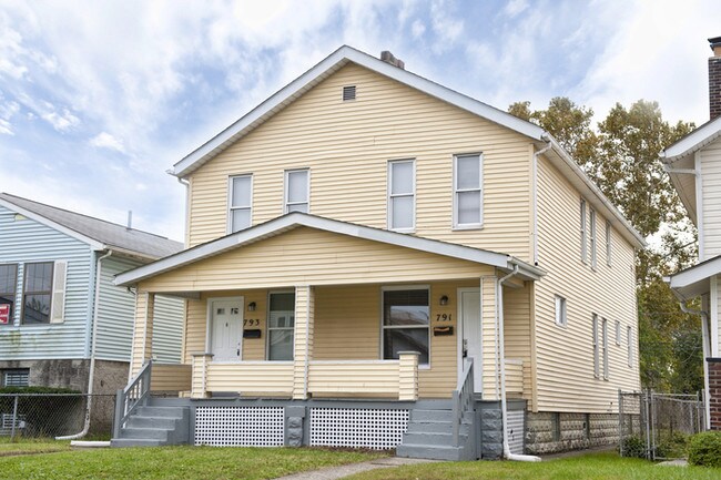 Primary Photo - 3 Bedroom, 1 Bath Townhome, Basement