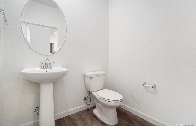Building Photo - Efficient & Modern 2024-Built Townhome | Timnath | Available August 1st