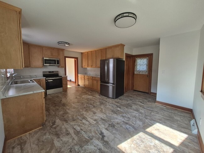 Building Photo - 250 Gillespie Dr NE