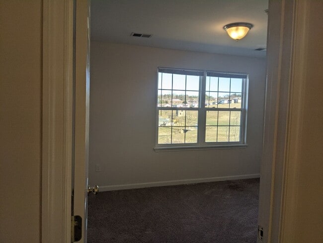 Building Photo - 3 Bedroom Townhouse For Rent in Charming Waynesboro, PA