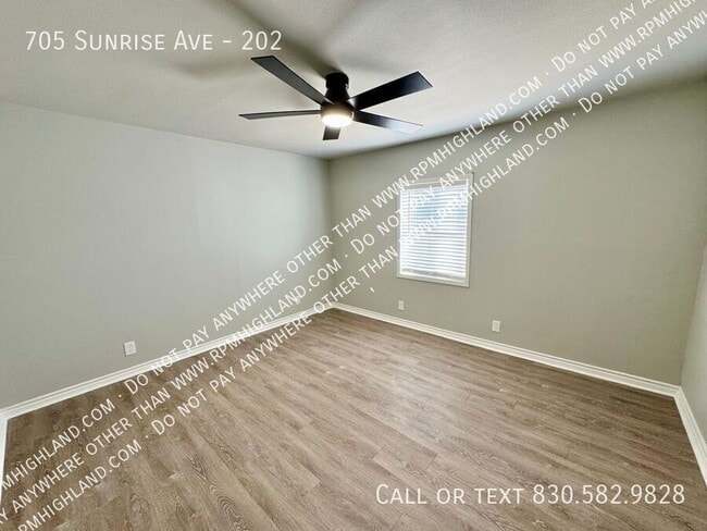 Building Photo - 705 Sunrise Ave